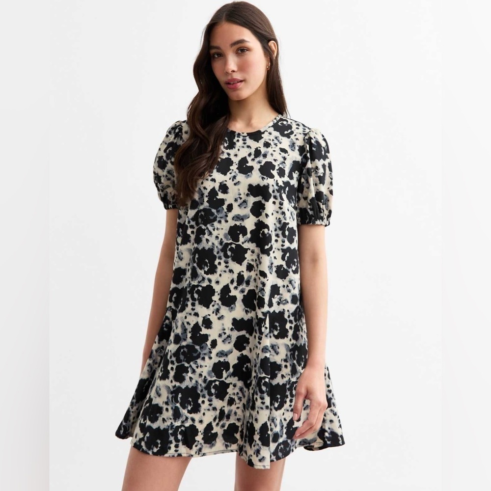 New Look Black & Gray Floral Dress Flowy Short Puff Sleeves Size 10 NWT